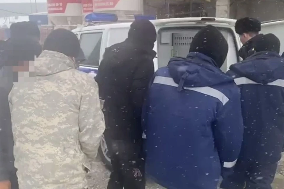 Незаконно работающих иностранцев обнаружили на стройке в Новосибирске. Фото: ГУ МВД по НСО.