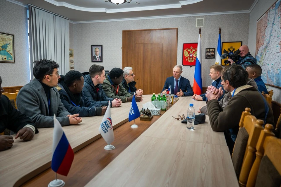 Губернатор Херсонской области встретился с иностранными наблюдателями Фото: ТГ-канал Владимира Сальдо