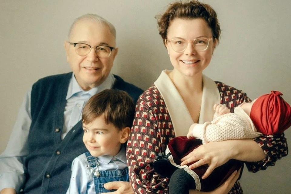 Евгений Петросян стал отцом во второй раз. Фото: соцсети.