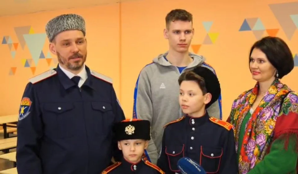 Проголосовал на выборах президента страны и казак Алексей Зайцев вместе с супругой и сыновьями.