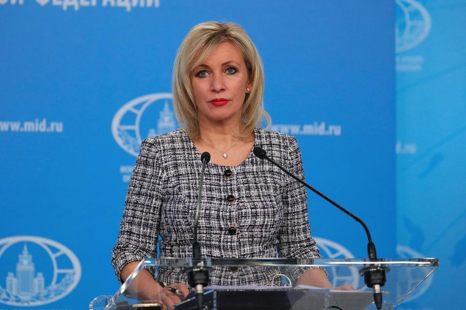 Захарова призвала Макрона прекратить поставки оружия Украине