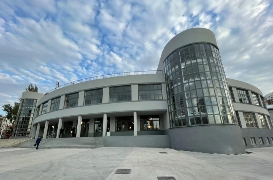Сейчас идут подготовка стен подвала под чистовую отделку и монтаж противопожарных дверей.