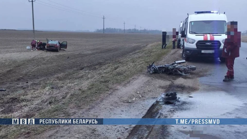 В Слуцком районе Volkswagen врезался в мотоцикл. Фото: телеграм-канал МВД Беларуси
