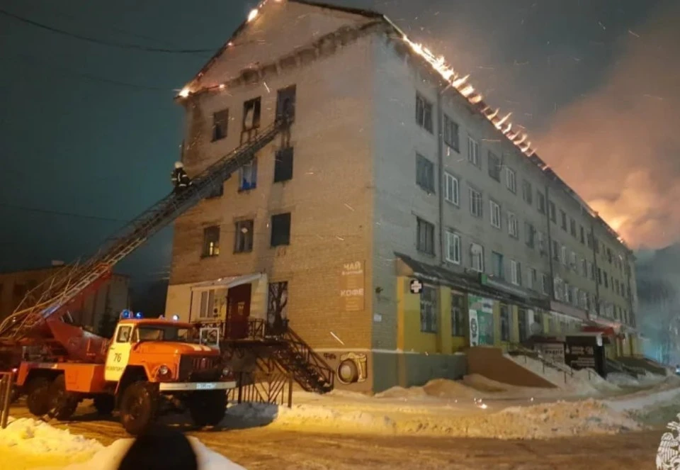 К ремонту пострадавшего от пожара четырехэтажного дома приступили в Ясногорске Тульской области
