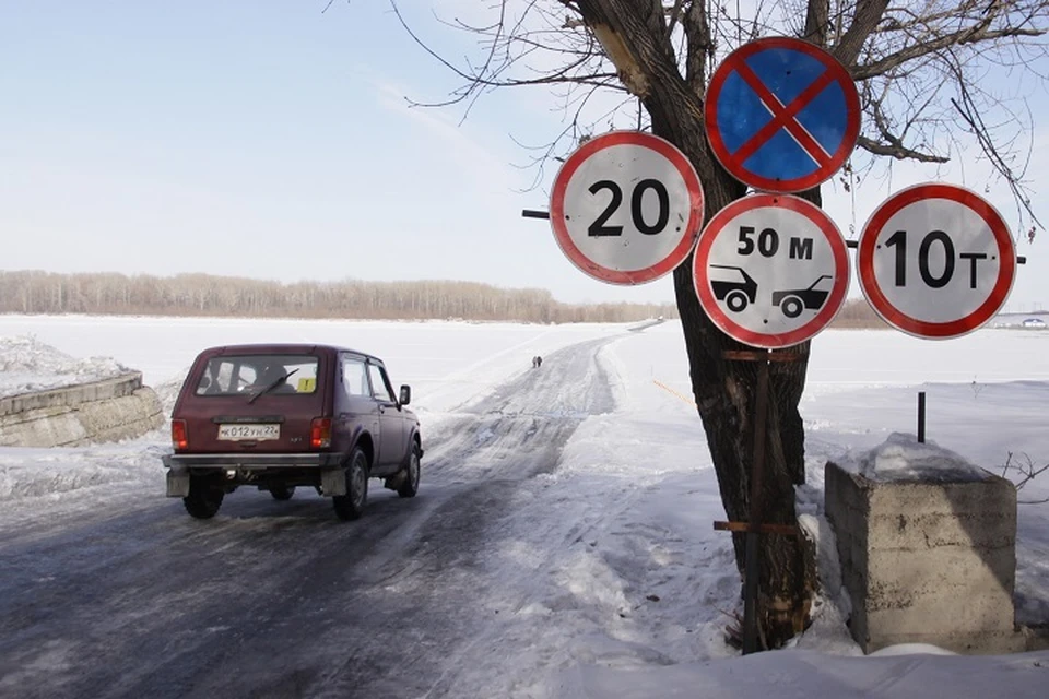 Грузоподъемность транспорта на ледовой переправе снижена в Магаданской области