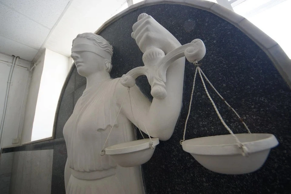 Суд оставил на 13 лет за решеткой насиловавшего падчерицу крымчанина