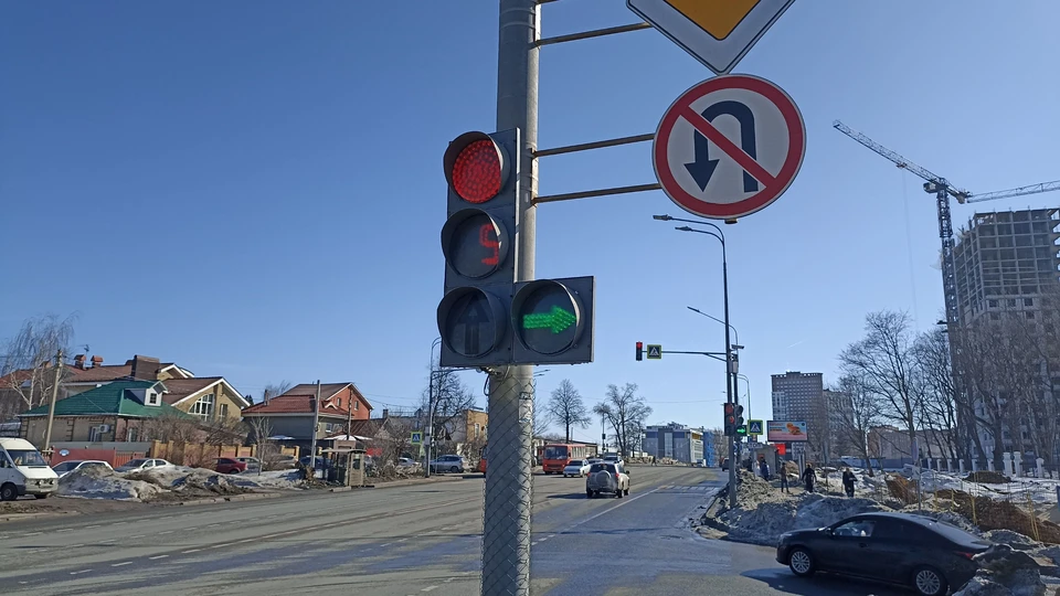 Светофор на улице Родионова оснастили дополнительной секцией.