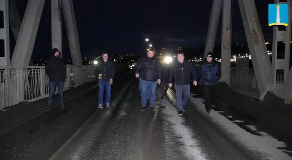 В ночь на 24 марта Александр Болдакин выехал на Императорский мост ФОТО: скрин видео администрации Ульяновска
