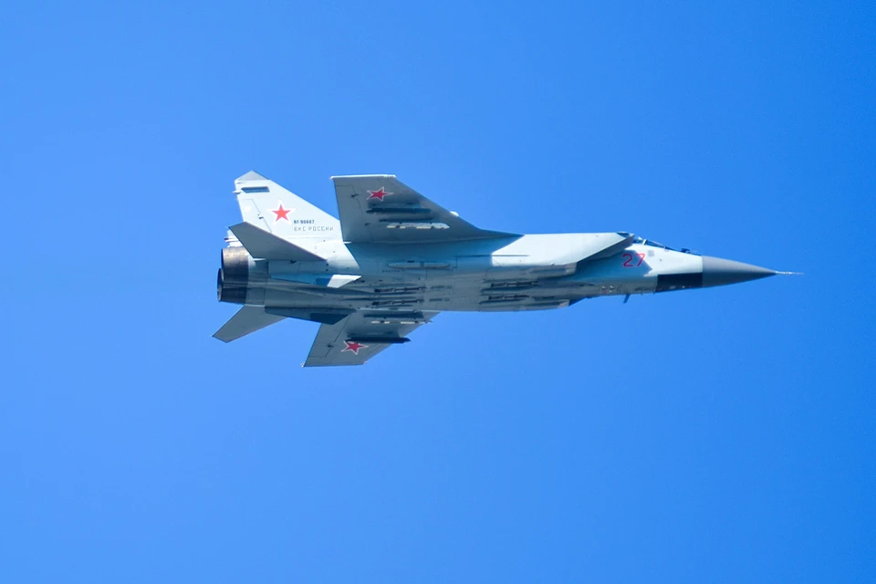 Экипаж истребителя МиГ-31 из состава дежурных по противовоздушной обороне сил не допустил нарушение границы