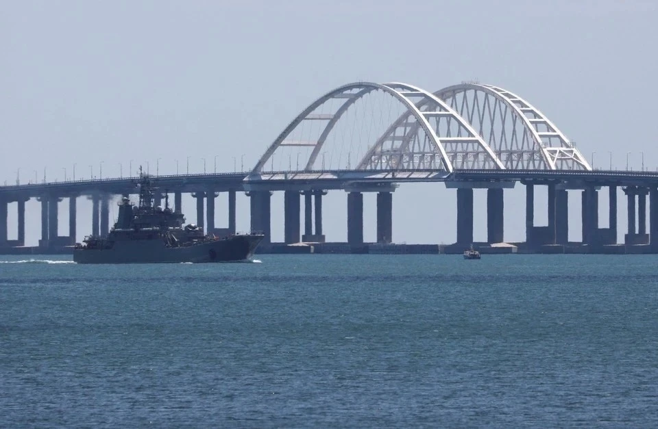 В очереди перед Крымским мостом с обеих сторон стоят 504 авто