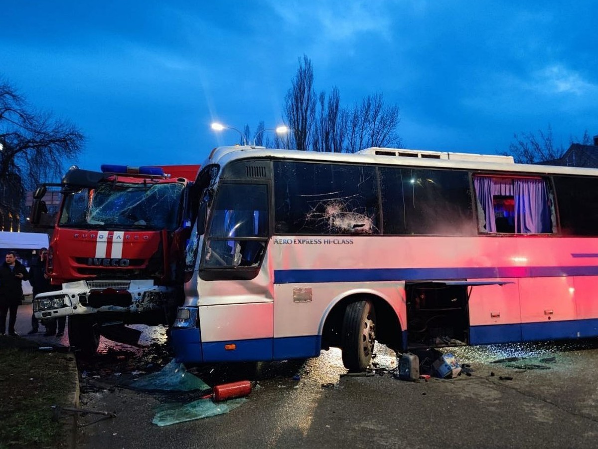 Автобус с 43 детьми из Краснодарского края столкнулся с пожарной машиной в  Пятигорске - KP.RU