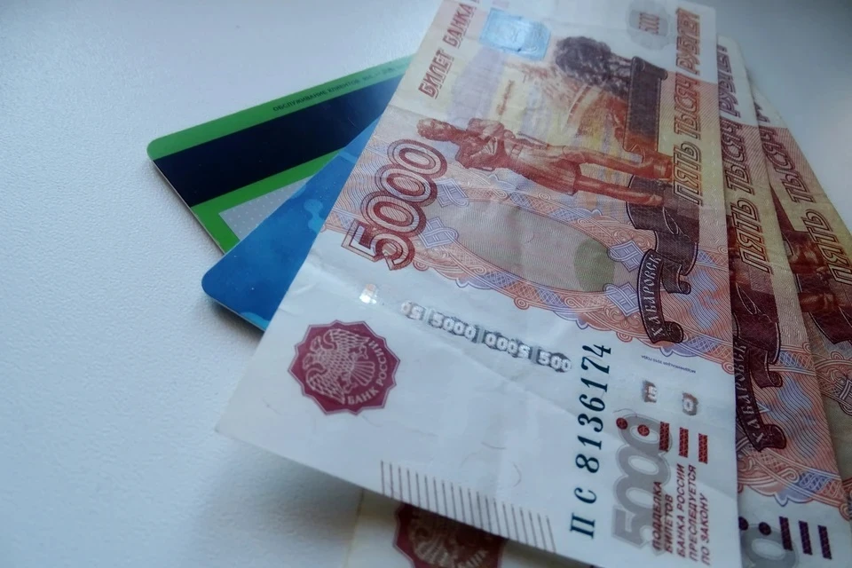 Укравшую 20 тысяч рублей с карты приятеля сыктывкарку заставили год работать