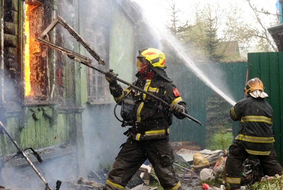 В Таганроге на улице Сергея Шило сгорел гараж