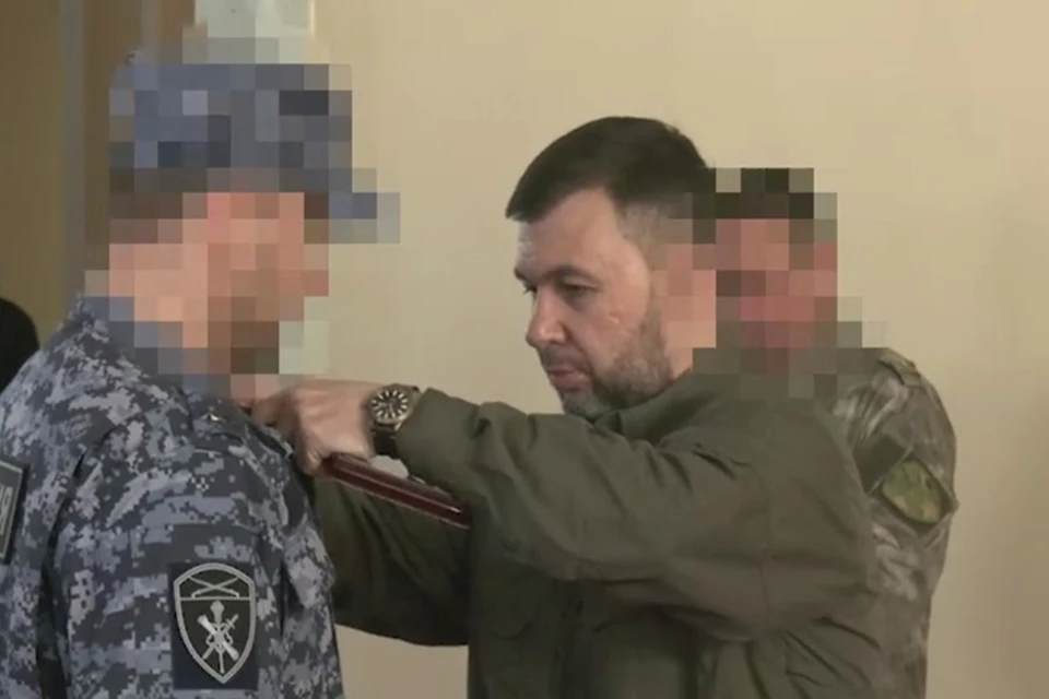 Глава ДНР Денис Пушилин наградил бойцов Росгвардии. Фото: ТГ/Пушилин
