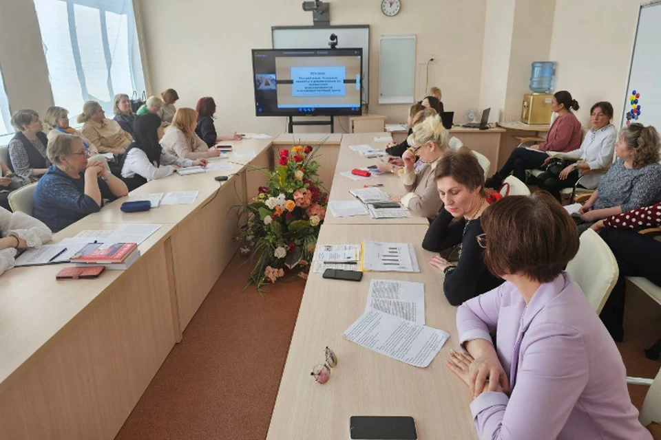 В работе семинара очно и онлайн приняли участие более 100 учителей. ФОТО: ЧРИО