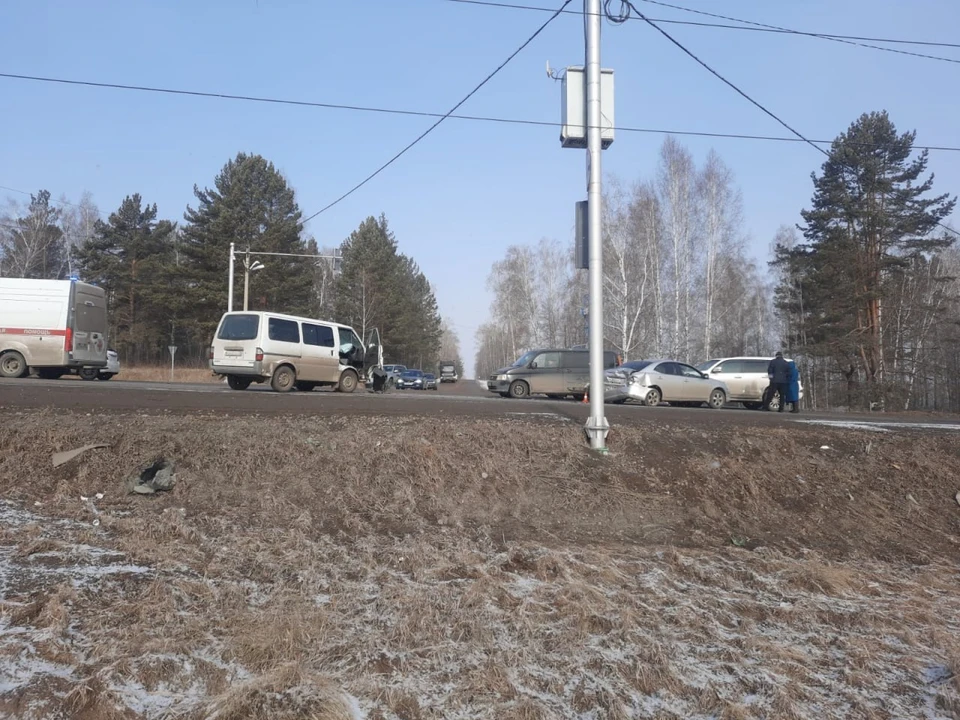 В пригороде Иркутска разбираются в обстоятельствах ДТП с участием 4 машин