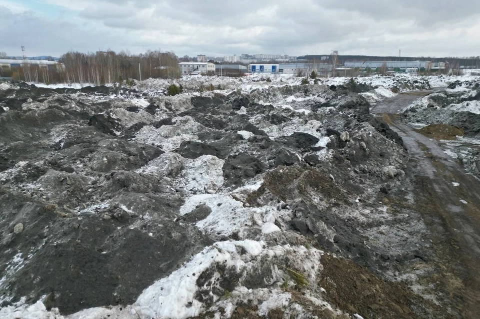 В Первоуральске из-за нелегальной свалки загрязняется река Чусовая. Фото: Свердловской отделение РЭО