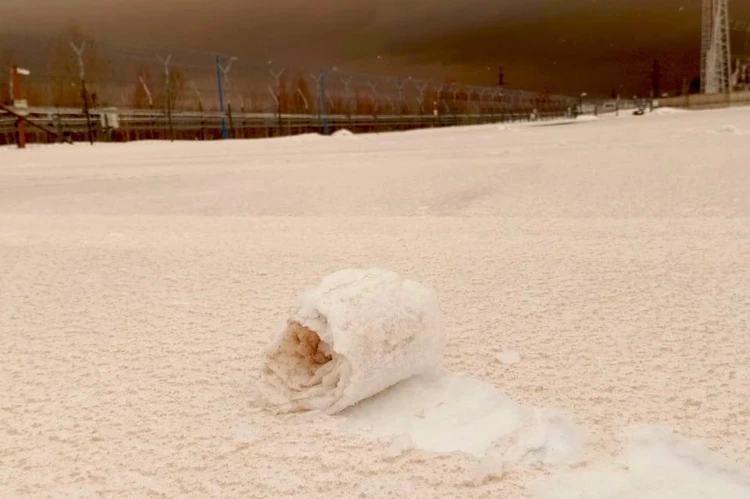 «Баба снежная сама делается!»: в Приамурье ветер сотворил маленькое чудо