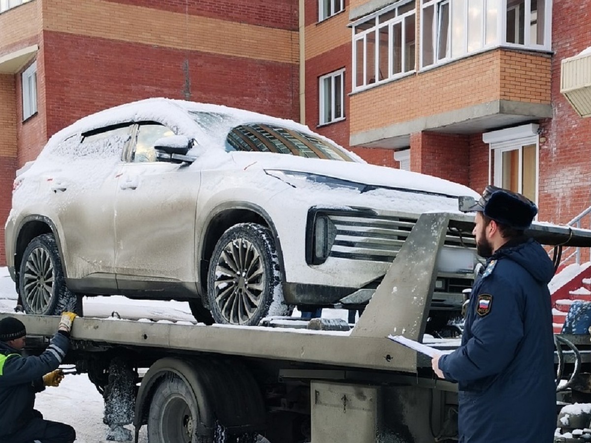 В Новосибирске у дочери должницы забрали кроссовер за 3,5 млн - KP.RU