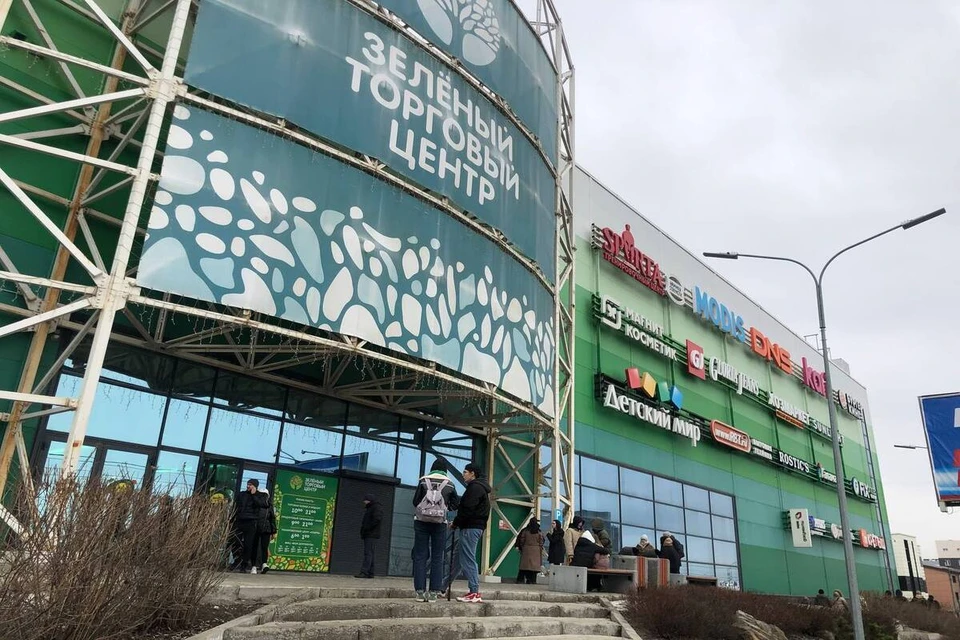В Красноярске массово эвакуируют места скопления людей