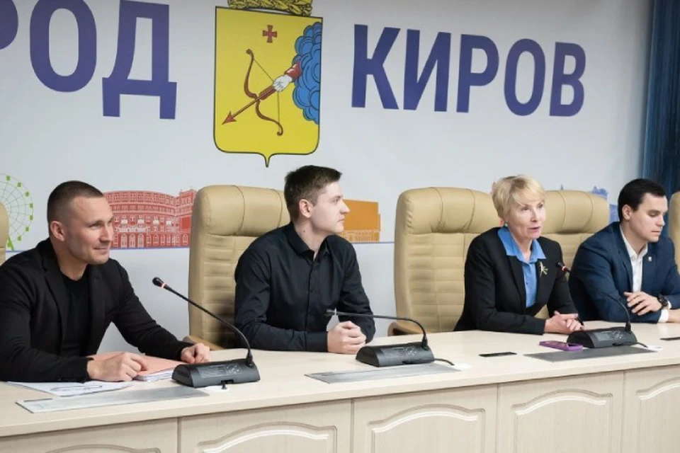 С членами Молодежного совета встретилась глава города Елена Ковалева. Фото: киров.рф