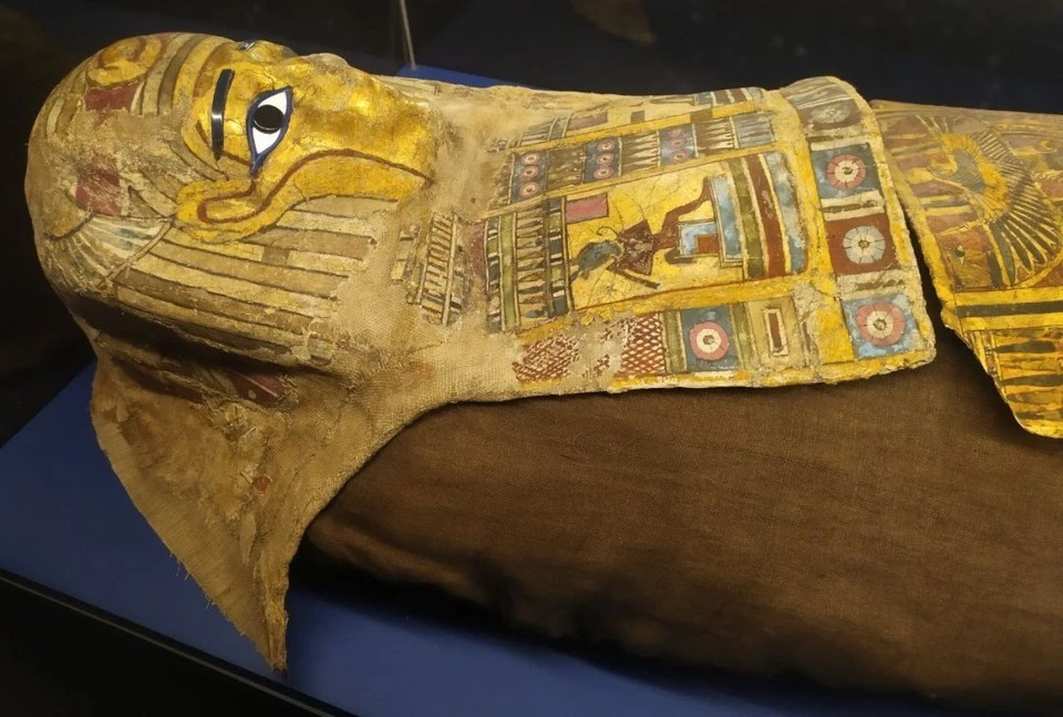 В саркофаге, принадлежавшем женщине, находилась мумия 30-летнего мужчины.