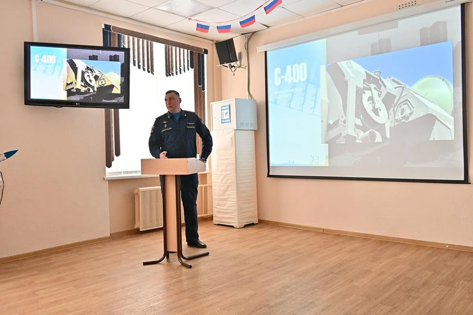 Уроки патриотизма проводят в школах Хабаровска Фото: администрация Хабаровска