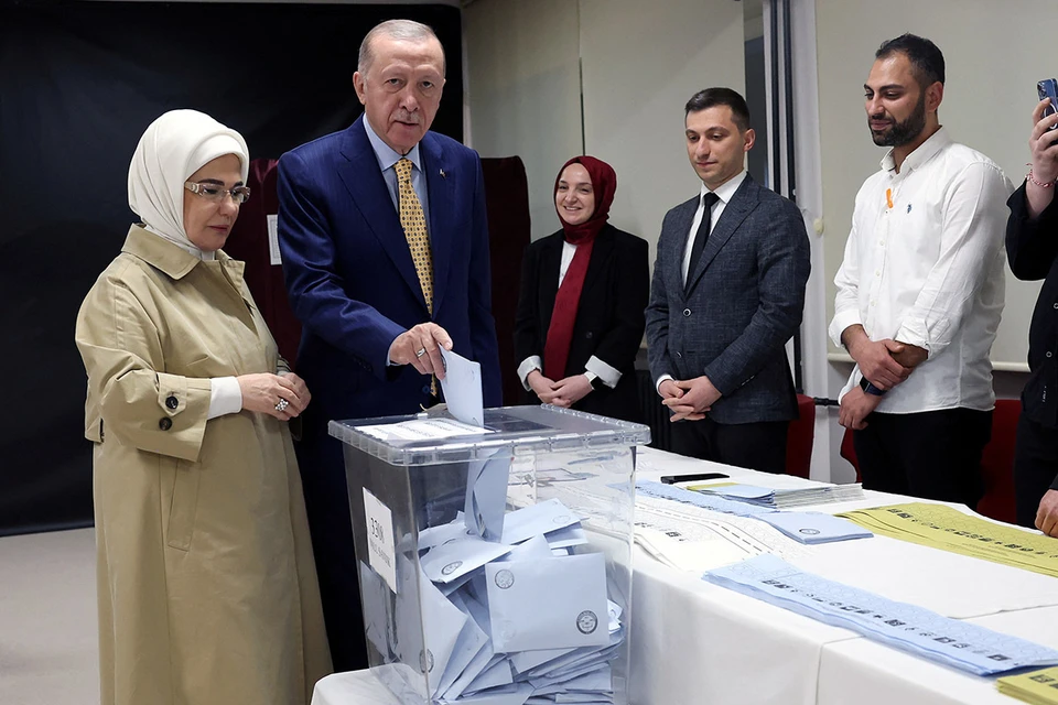Президент Турции назвал результаты голосования «поворотным моментом» и признал: правящая партия потеряла популярность.