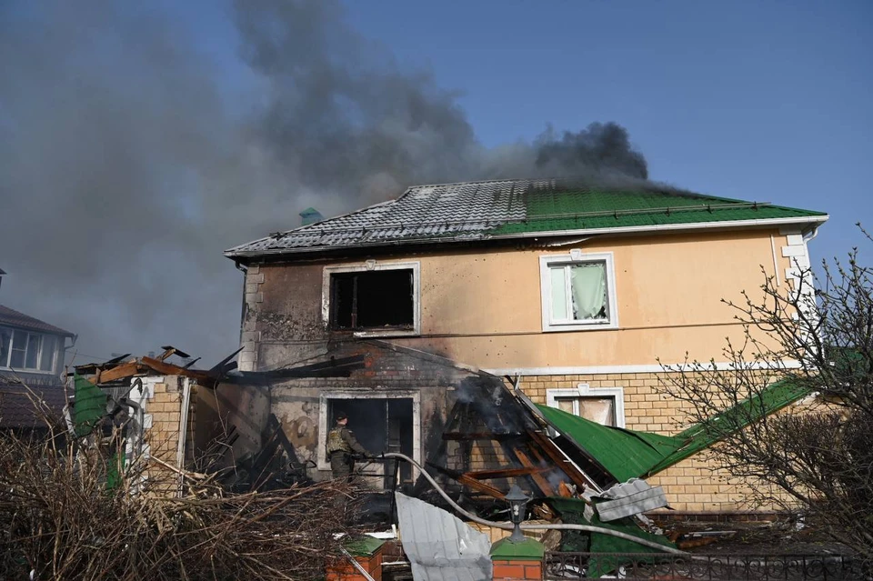 В Белгороде выбиты окна в 13 квартирах восьми многоквартирников и повреждены три частных дома.