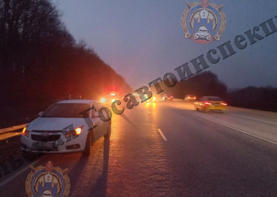 Две иномарки столкнулись при попытке обгона на трассе М-2 «Крым» в Щекинском районе Тульской области