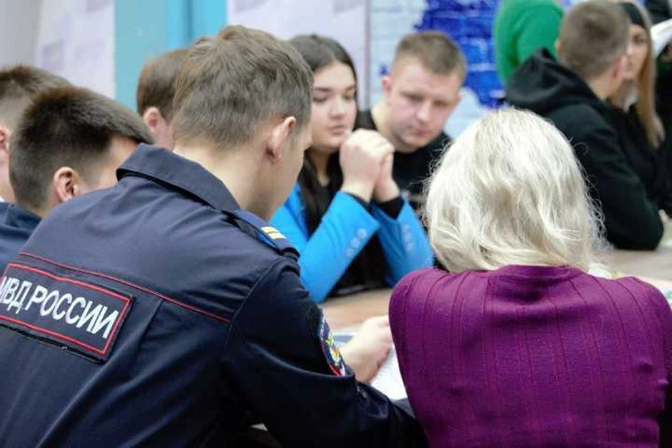 В Братске полицейские провели состязание в настольной игре. Фото: МУ МВД России «Братское»