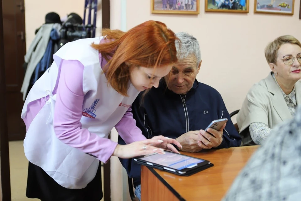 Присоединиться к волонтерам может любой желающий гражданин РФ старше 14 лет до конца голосования.