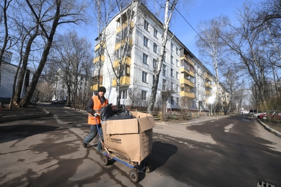 УК платят солидные штрафы за убитые подъезды и неубранные дворы.