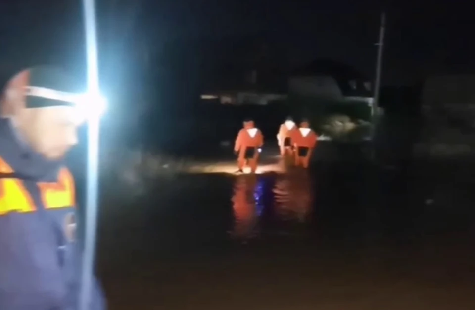 В Орске продолжает прибывать вода. Фото: МЧС РФ