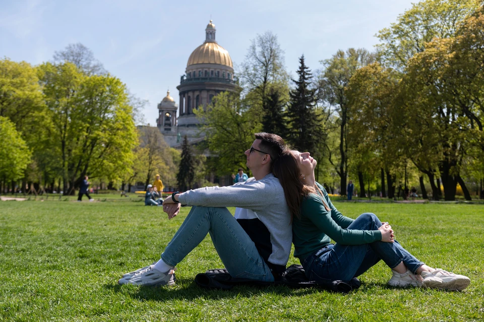 Ближайших соседей Петербурга денежная участь не обошла стороной.