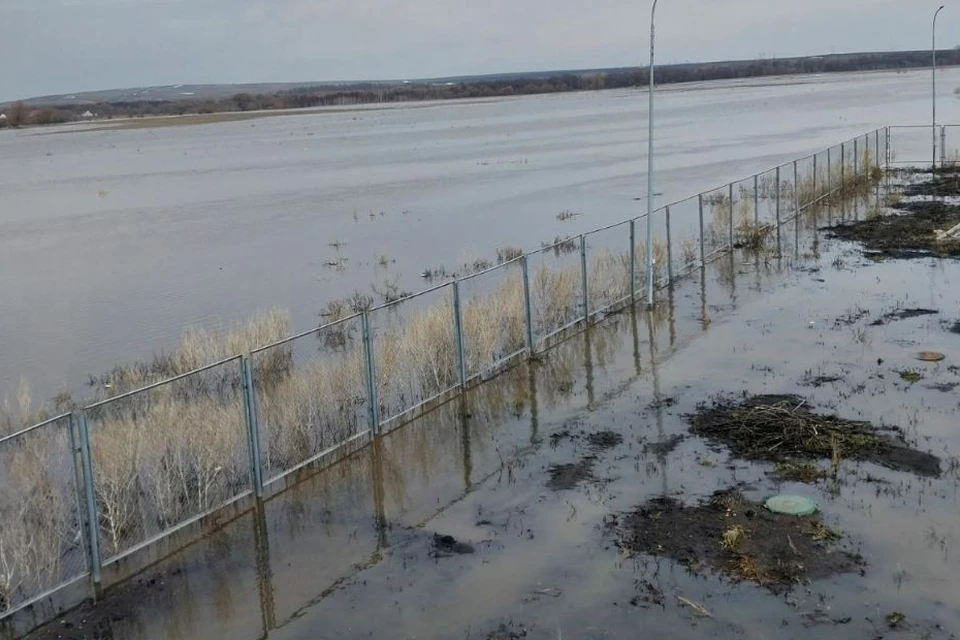 В селе Самарской области из-за разлива реки затопило две водозаборные скважины.