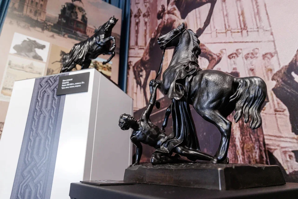 В музее каслинского литья представлены конные скульптуры авторства Петра Клодта.