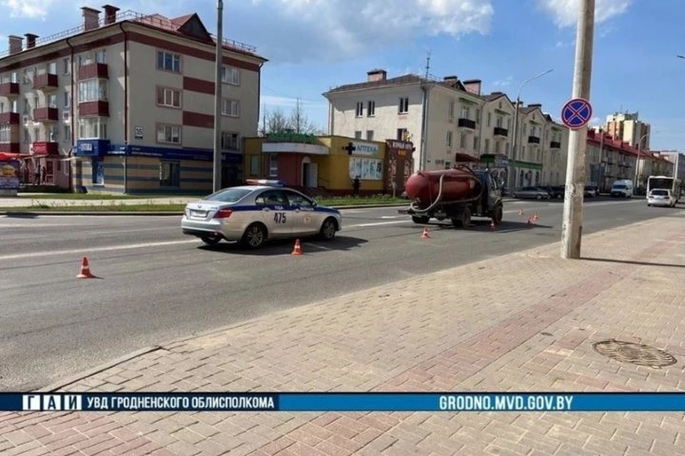 Девочка переходила дорогу на красный сигнал светофора и попала под грузовик. Фото: ГАИ УВД Гродненского облисполкома
