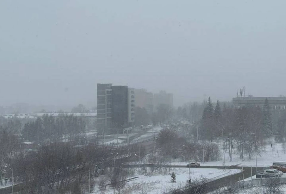 В Иркутске 13 апреля устраняют последствия снегопада