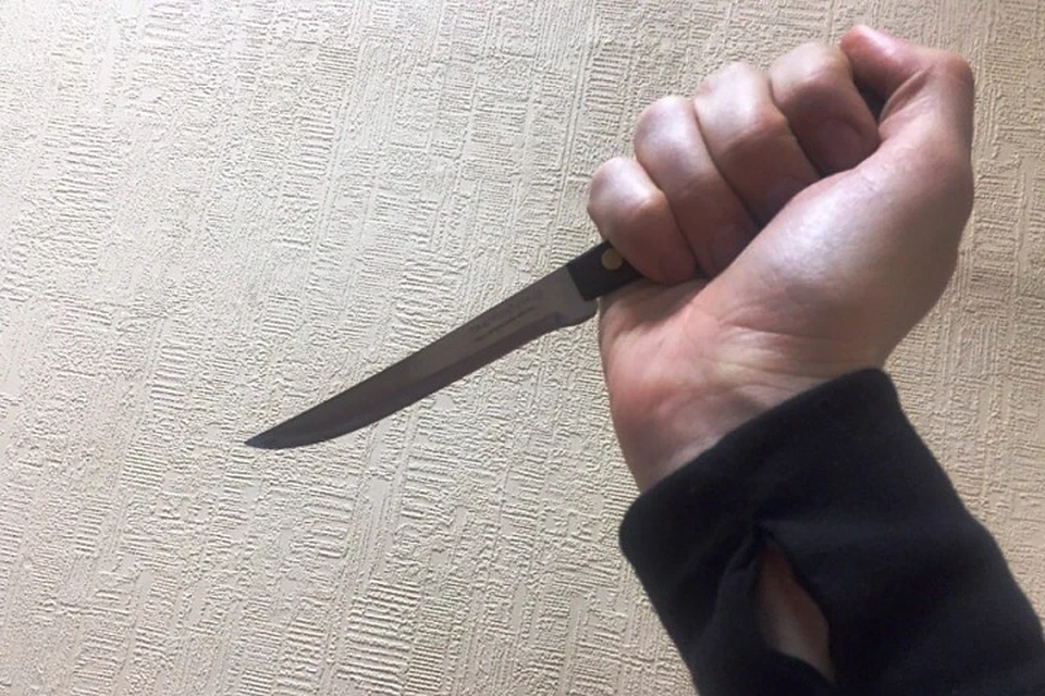 Удар лезвием пришелся прямо в сердце женщины.