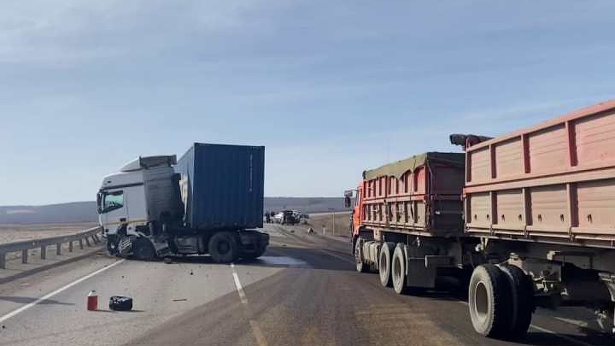 Шансов выжить не было: на видео попал момент жуткого ДТП, где погибли  игроки волейбольной команды из Иркутской области - KP.RU