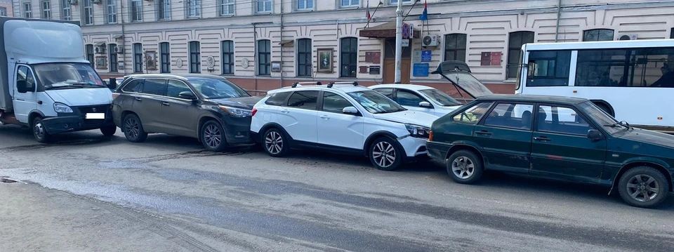 "Паровоз" образовался на главной улице города