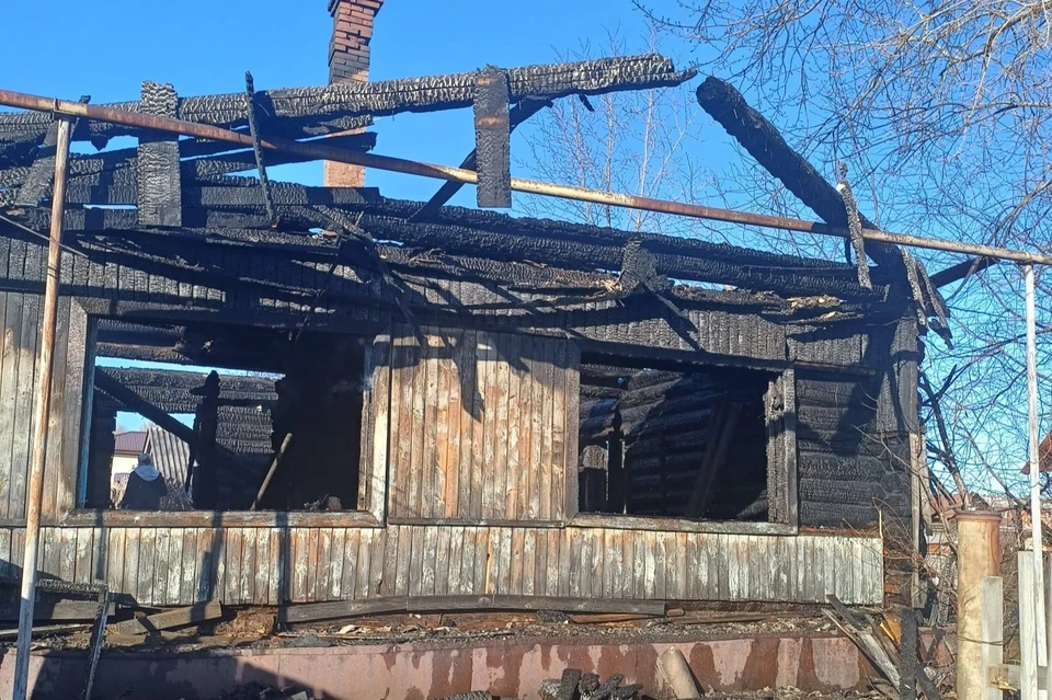 В Свердловской области в пожаре погибло трое людей. Фото: СУ СКР по Свердловской области