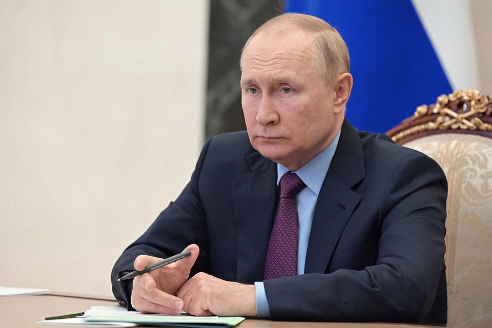 Президент России Владимир Путин заявил, что практически каждый день общается с главой МЧС России Александром Куренковым по ситуации с паводками в регионах.