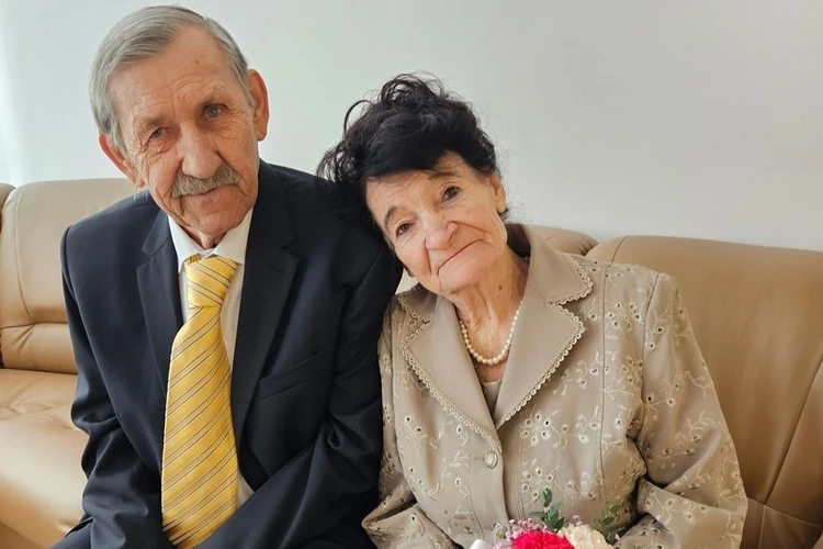 «Чувства не имеют возраста»: В Югре постояльцы пансионата для престарелых сыграли свадьбу