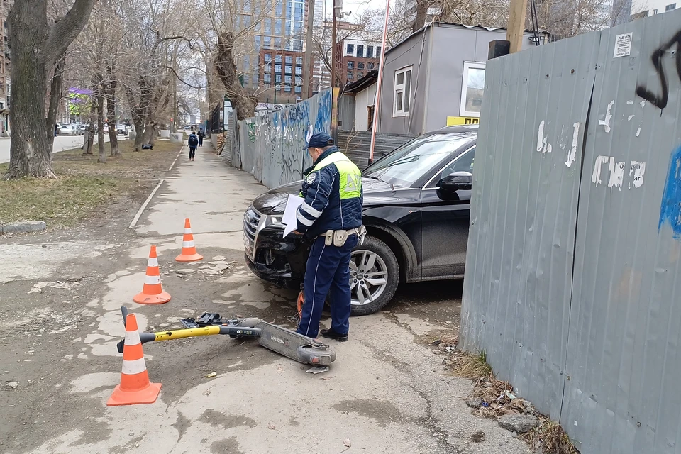 В уральской столице водитель Audi сбил несовершеннолетнюю девушку на электросамокате. Фото: Госавтоинспекция Екатеринбурга