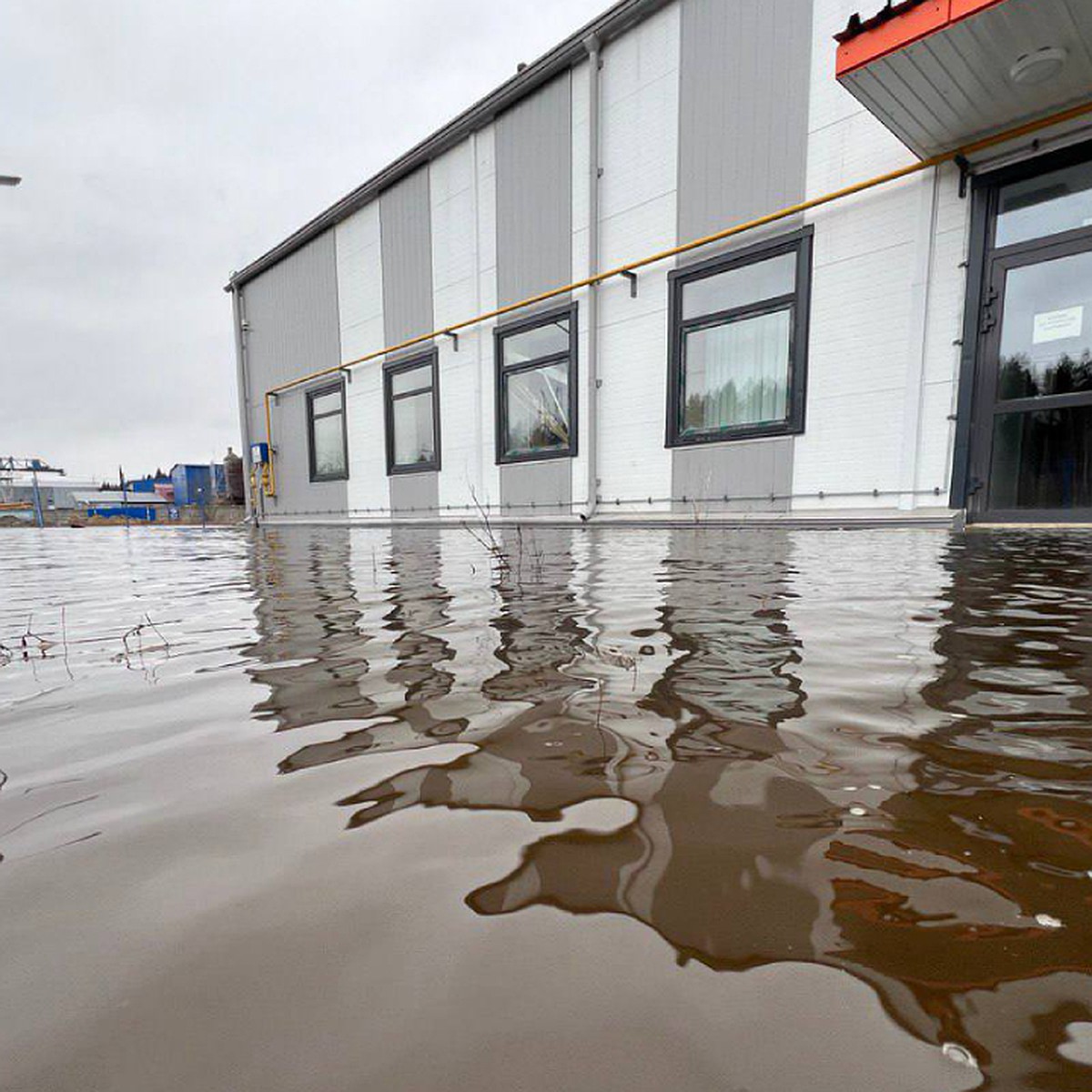 Под водой кладбище, музей и новый спорткомплекс: Как Карелия переживает  мощный паводок и что делают власти - KP.RU