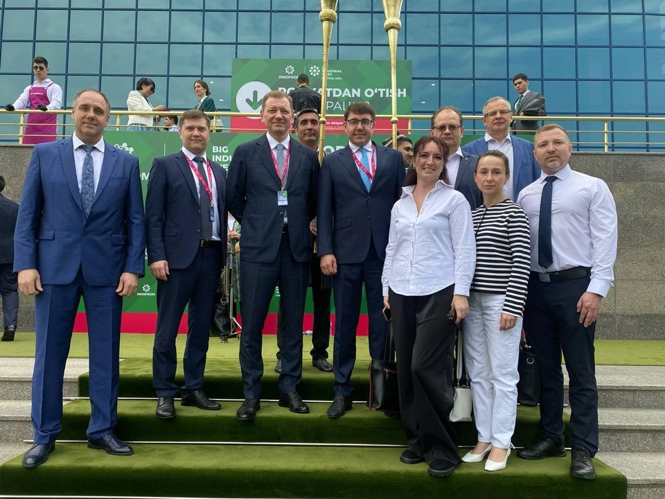 Ульяновская делегация повезла в Ташкент на «Иннопром» одежду, мороженное и масло | ФОТО: телеграм-канал Руслана Гайнетдинова