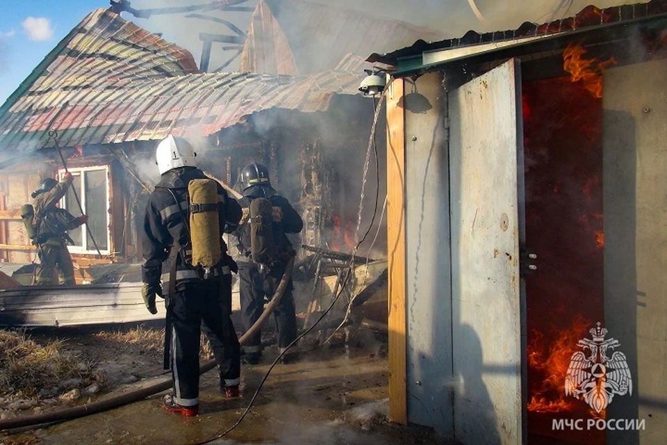 60-летнего мужчину спасли из пожара в дачном домике в Якутске Фото: ГУ МЧС Росси по РС (Я)