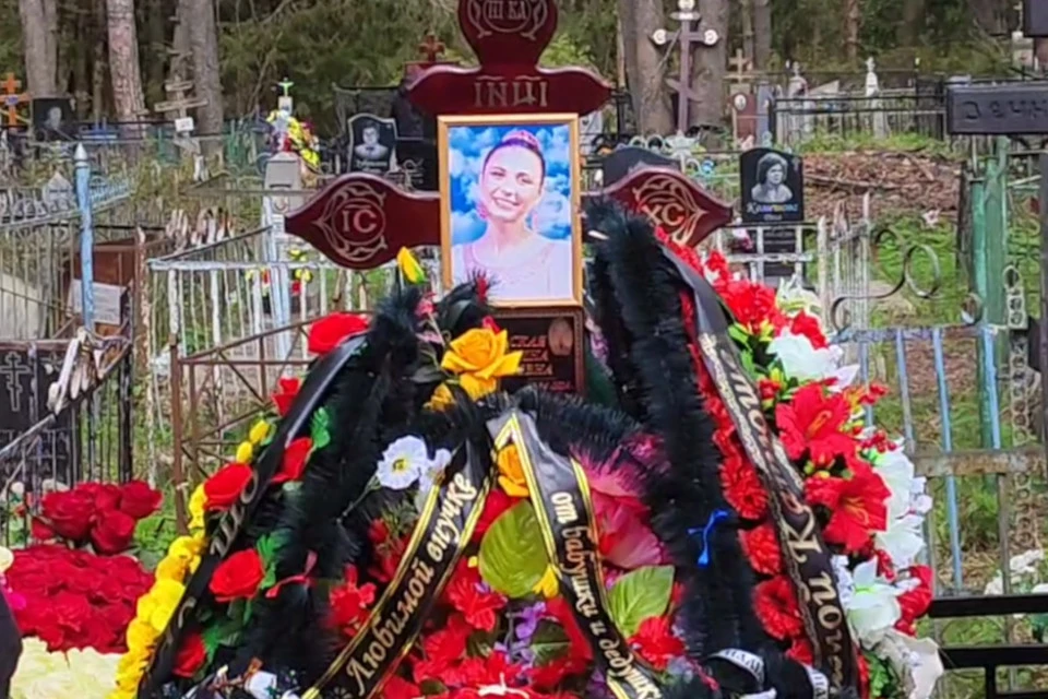 Екатерину похоронили в селе Емельяново, где она выросла, на местном кладбище.